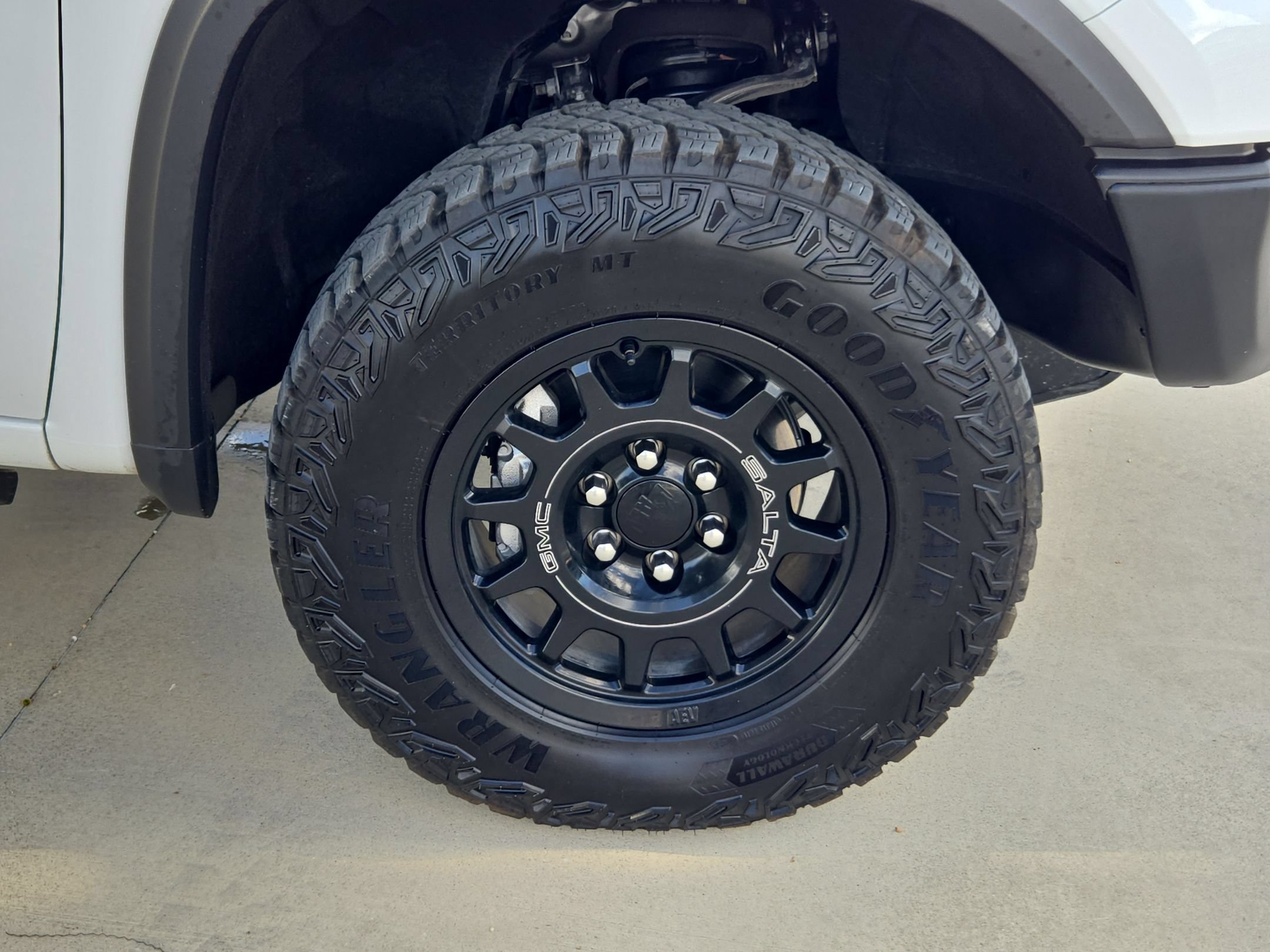 Certified 2025 GMC Sierra 1500 AT4X w/ AT4X AEV Edition AWD/4WD image 27