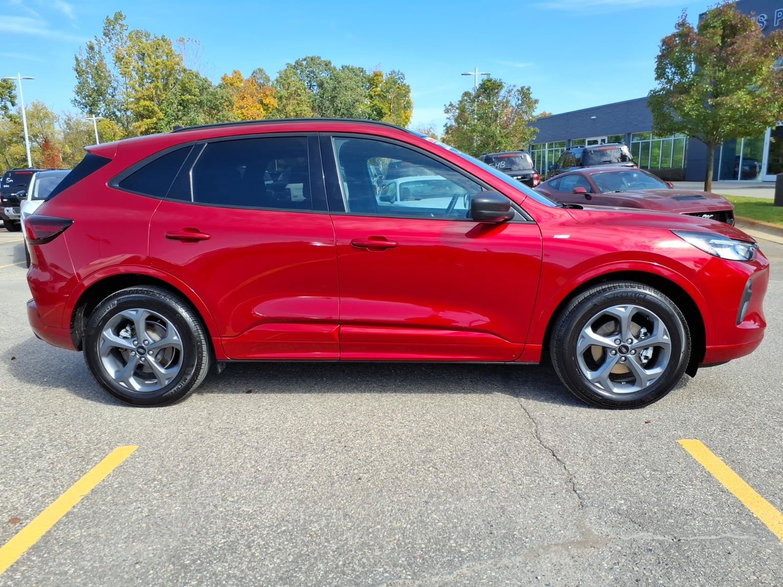 Certified 2023 Ford Escape ST-Line w/ Tech Pack #1 AWD/4WD image 7