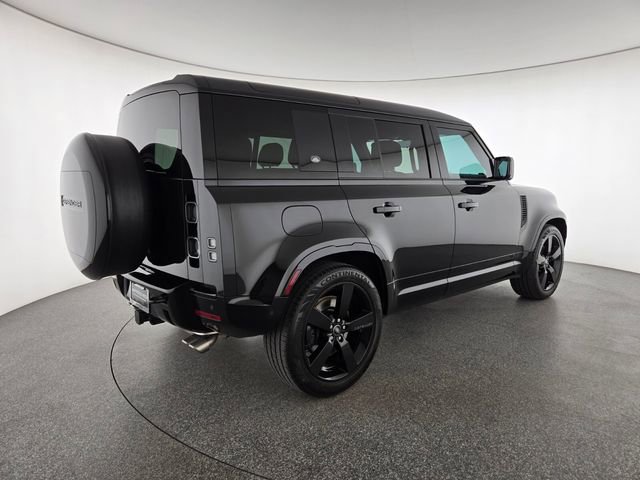 Used 2024 Land Rover Defender 110 V8 AWD/4WD image 2