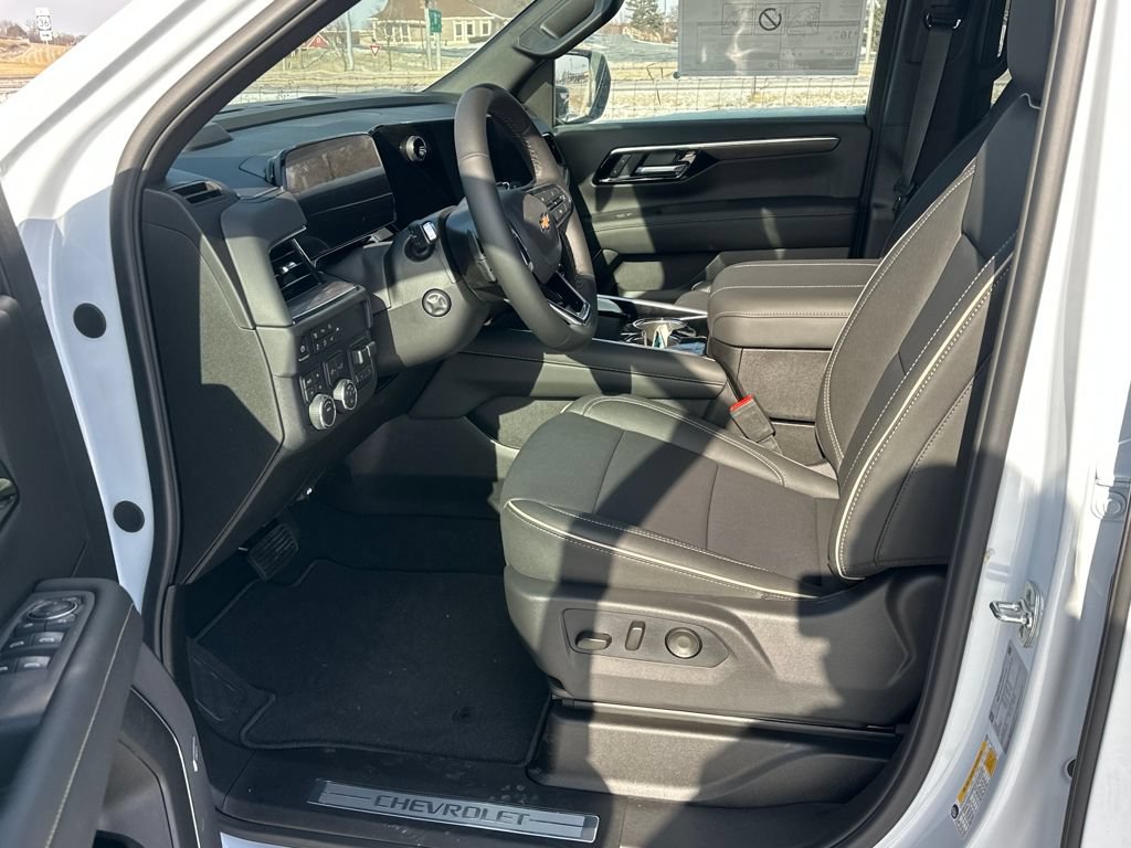 New 2026 Chevrolet Suburban Premier w/ Sun And Tow Package AWD/4WD image 11