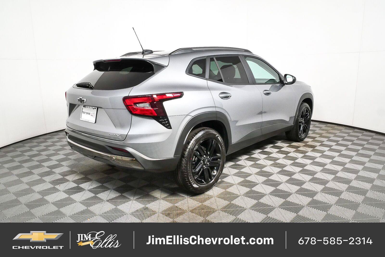 New 2026 Chevrolet Trax ACTIV w/ Sunroof Package FWD image 3