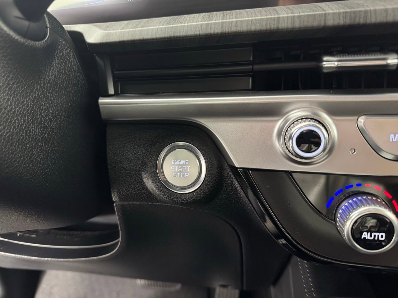 Used 2024 Kia Telluride EX image 23