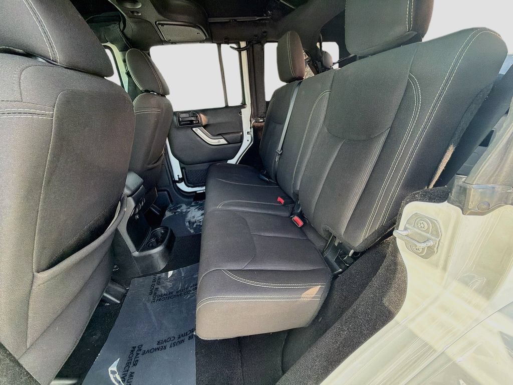Used 2017 Jeep Wrangler Unlimited Sahara w/ Connectivity Group AWD/4WD image 18
