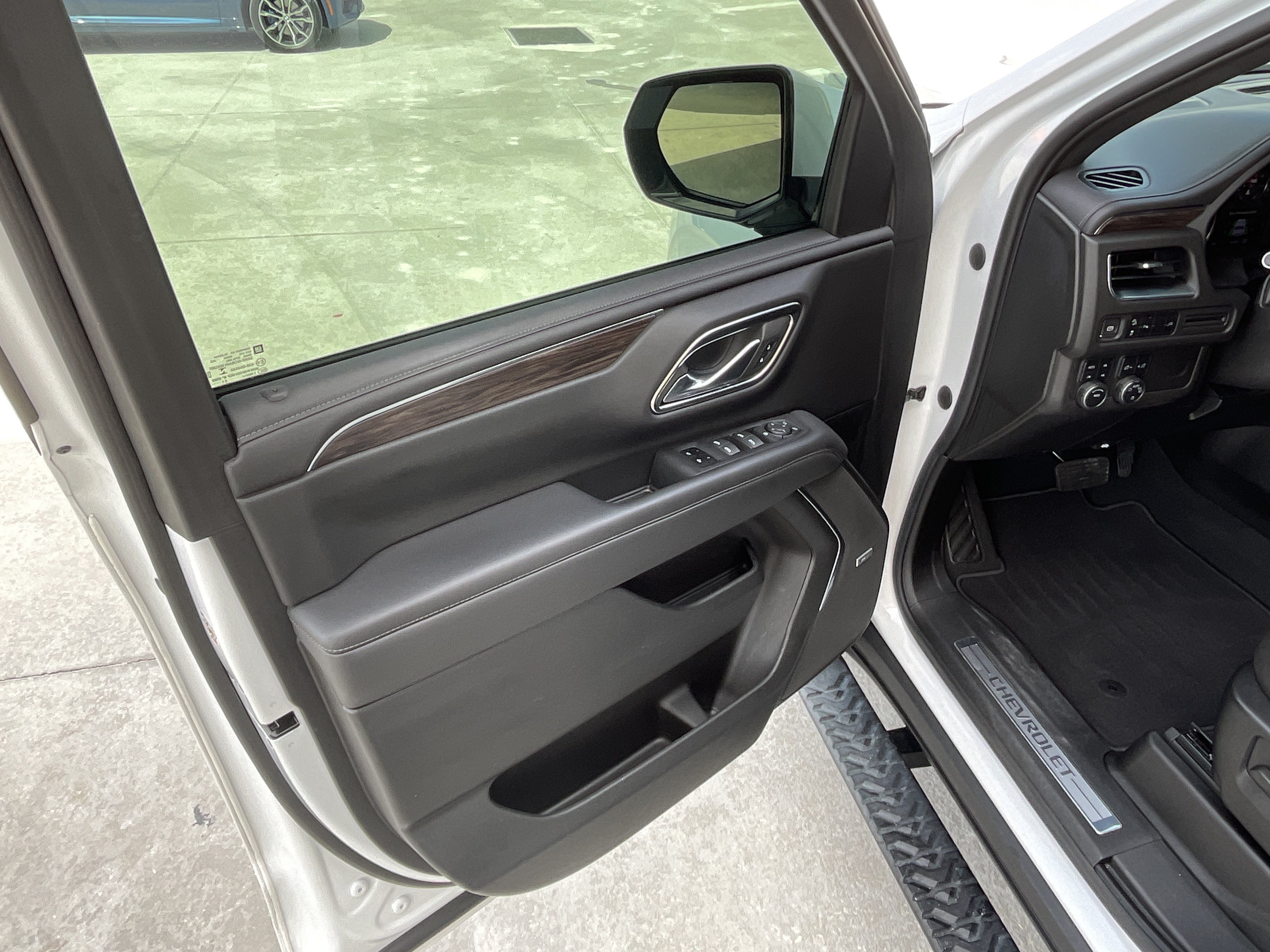 Used 2021 Chevrolet Tahoe Z71 w/ Rear Media and Nav Package AWD/4WD image 8