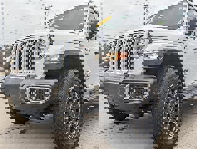 Used 2022 Jeep Gladiator Overland w/ Cold Weather Group image 12