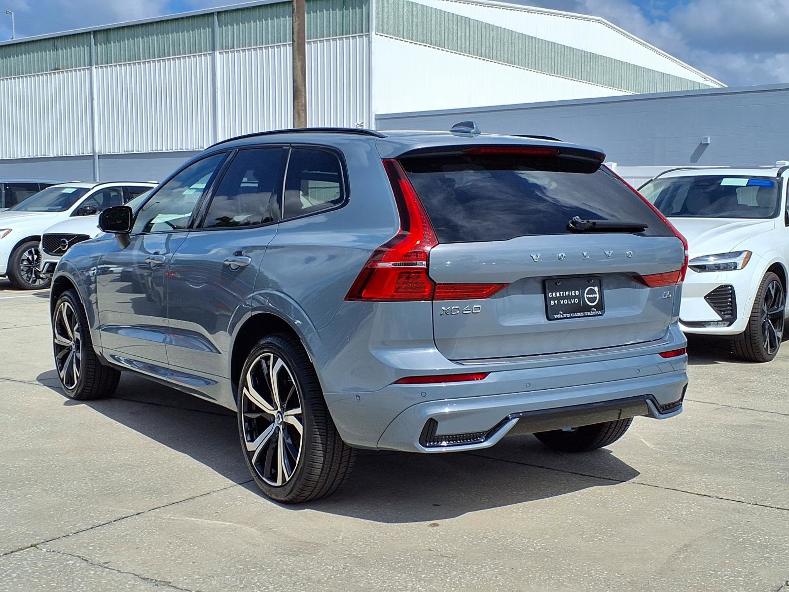 Certified 2023 Volvo XC60 B5 Ultimate w/ Climate Package image 5