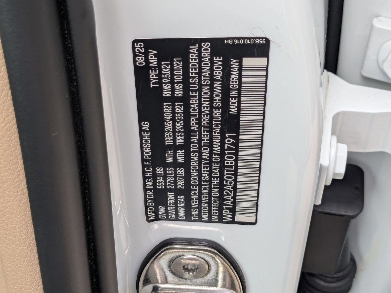 Certified 2026 Porsche Macan AWD/4WD image 29