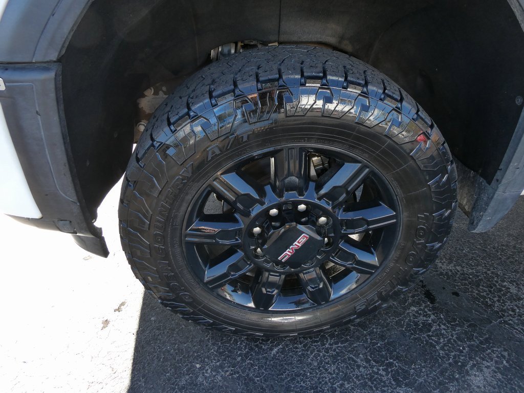 Used 2024 GMC Sierra 2500 AT4 w/ Technology Package image 10