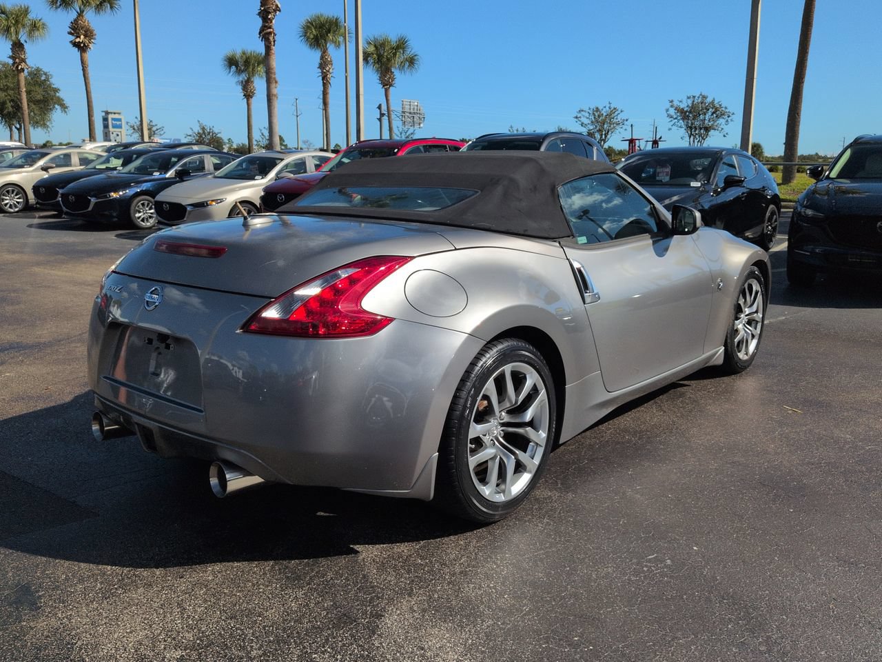 Used 2010 Nissan 370Z Roadster RWD image 4