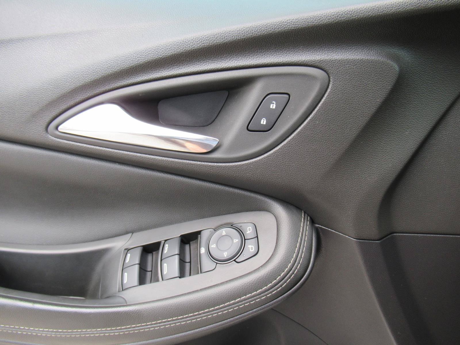 Used 2023 Buick Encore GX Select w/ Sport Touring Package FWD image 19