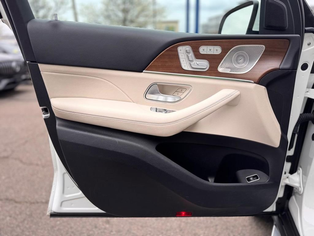 Used 2022 Mercedes-Benz GLS 450 4MATIC image 12