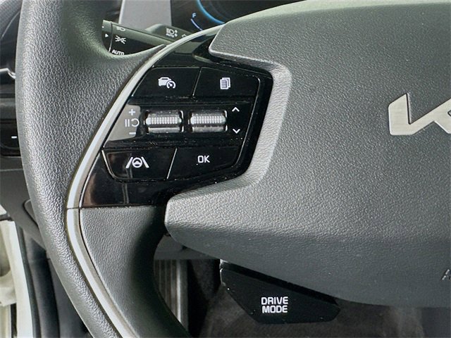 Used 2024 Kia Niro LX image 7