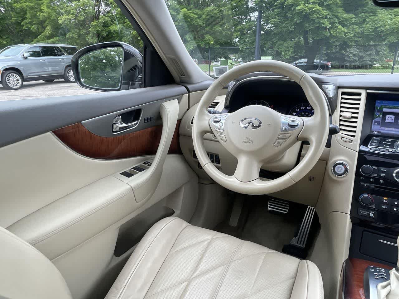 Used 2015 INFINITI QX70 AWD w/ Premium Package image 17