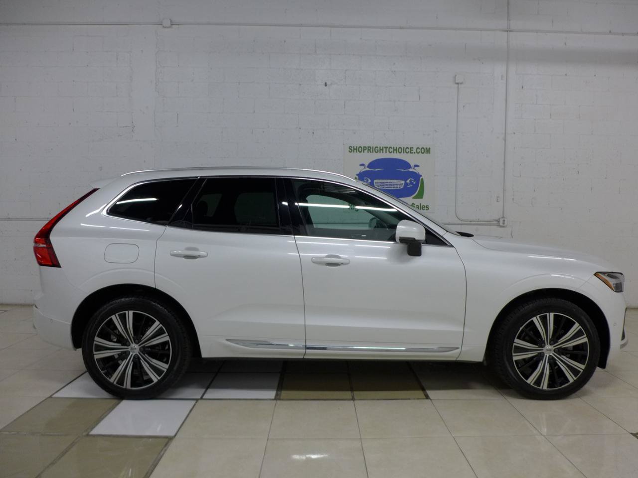 Used 2023 Volvo XC60 B5 Plus w/ Climate Package AWD/4WD image 8
