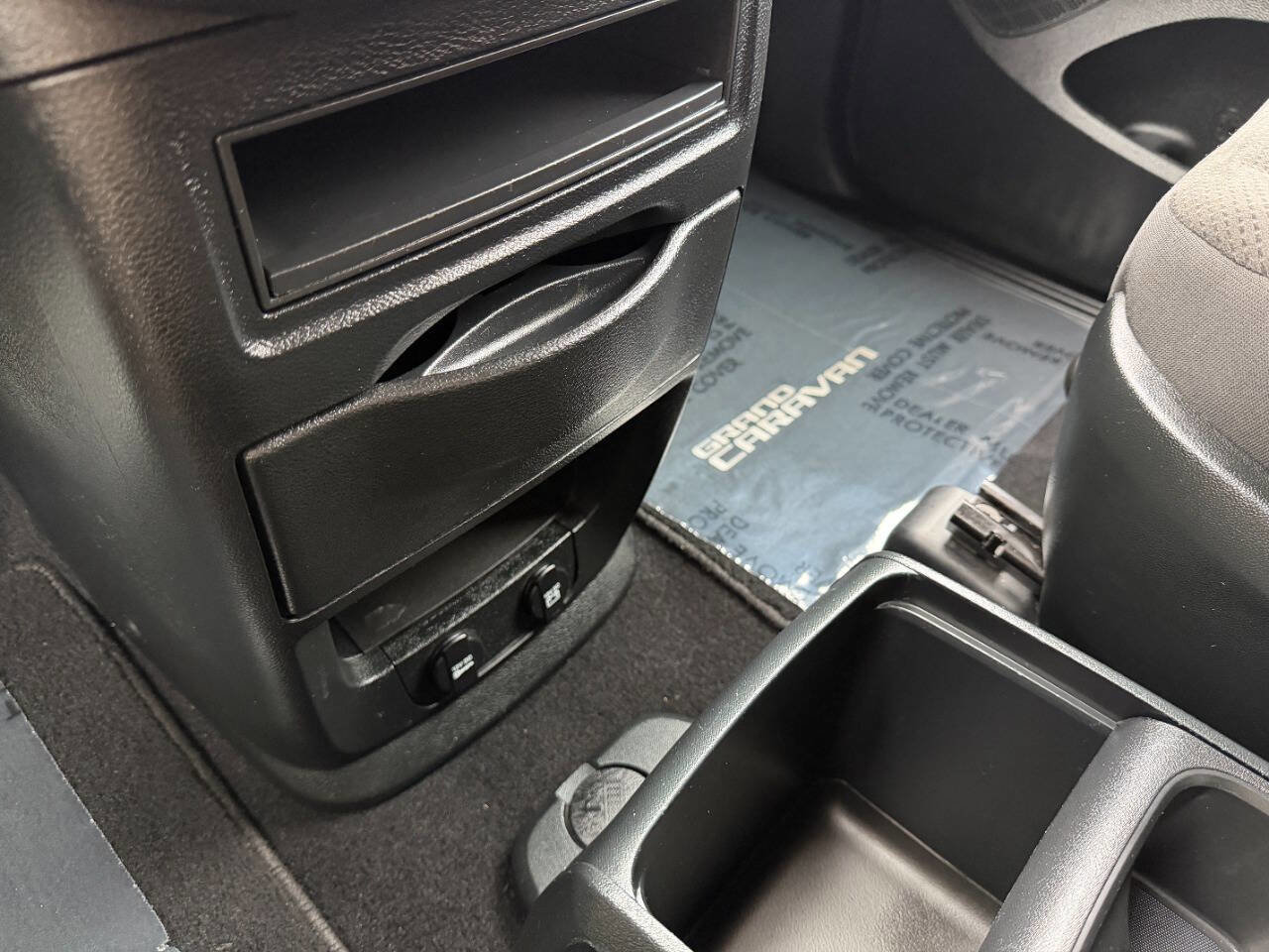 Used 2017 Dodge Grand Caravan SE image 39