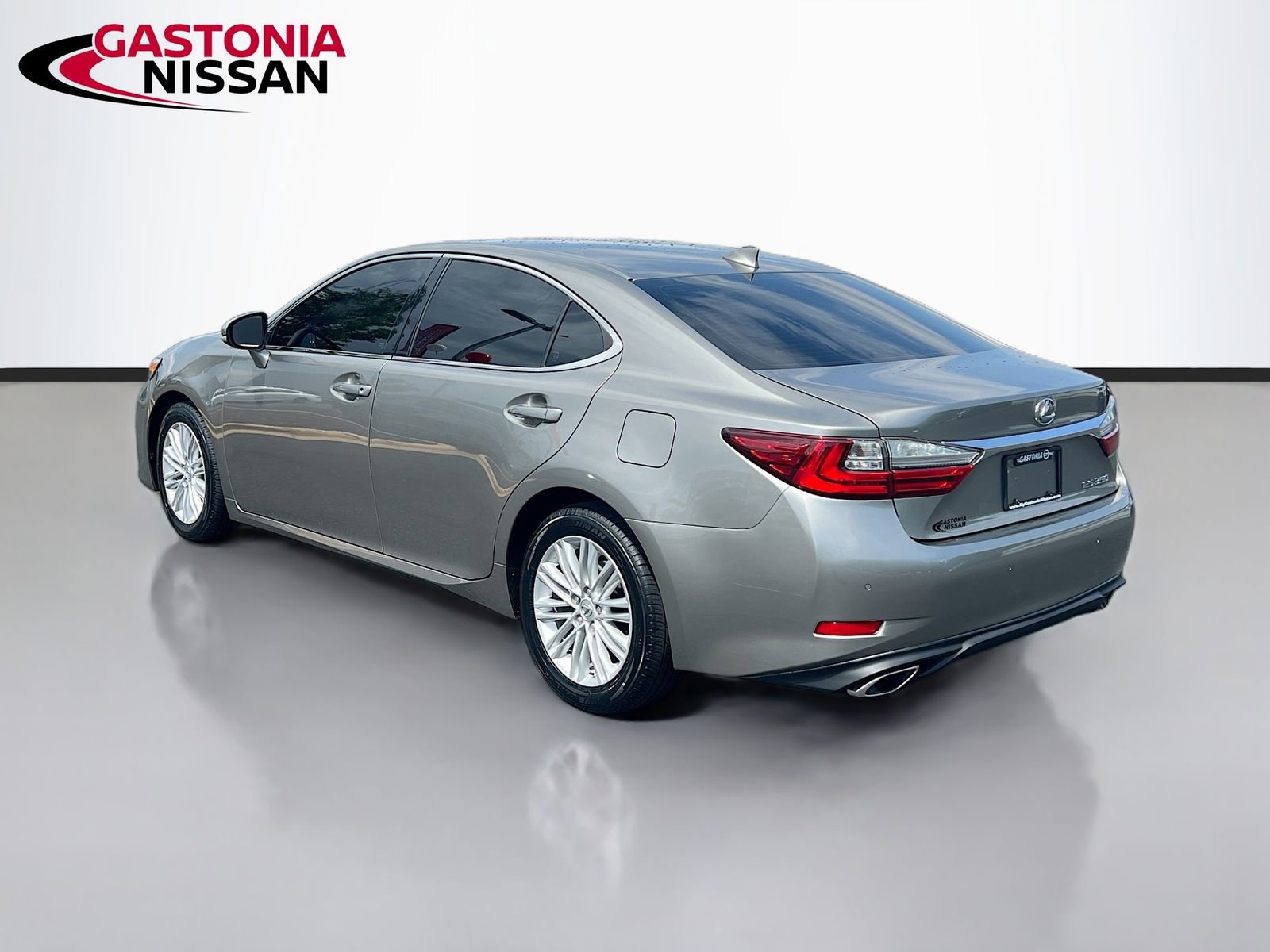 Used 2016 Lexus ES 350 w/ Premium Package w/Wood Trim FWD image 6