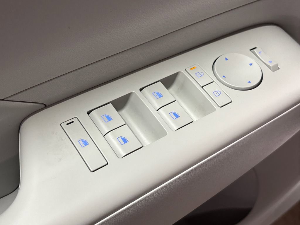 Used 2024 Hyundai Kona SEL image 36