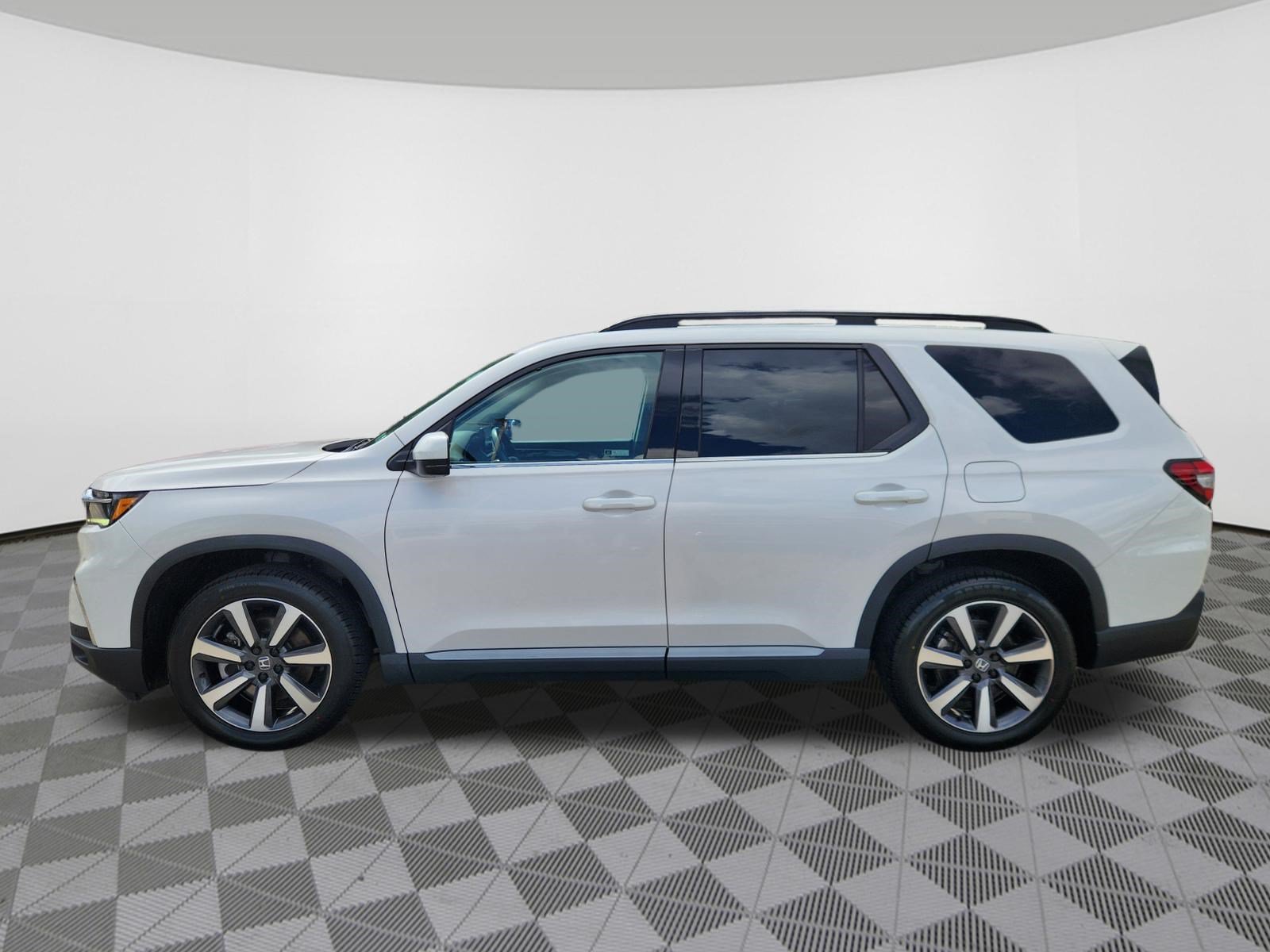 Certified 2023 Honda Pilot Touring image 5