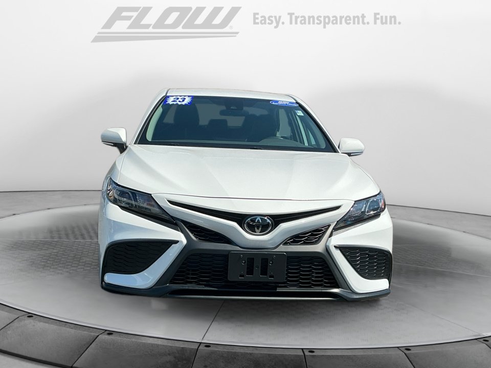 Used 2023 Toyota Camry SE FWD image 3
