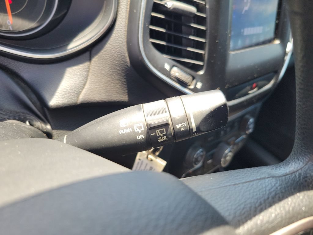 Used 2019 Jeep Cherokee Latitude w/ Popular Appearance Group FWD image 27