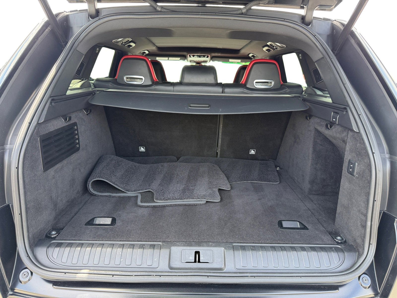 Used 2022 Land Rover Range Rover Sport SVR image 17