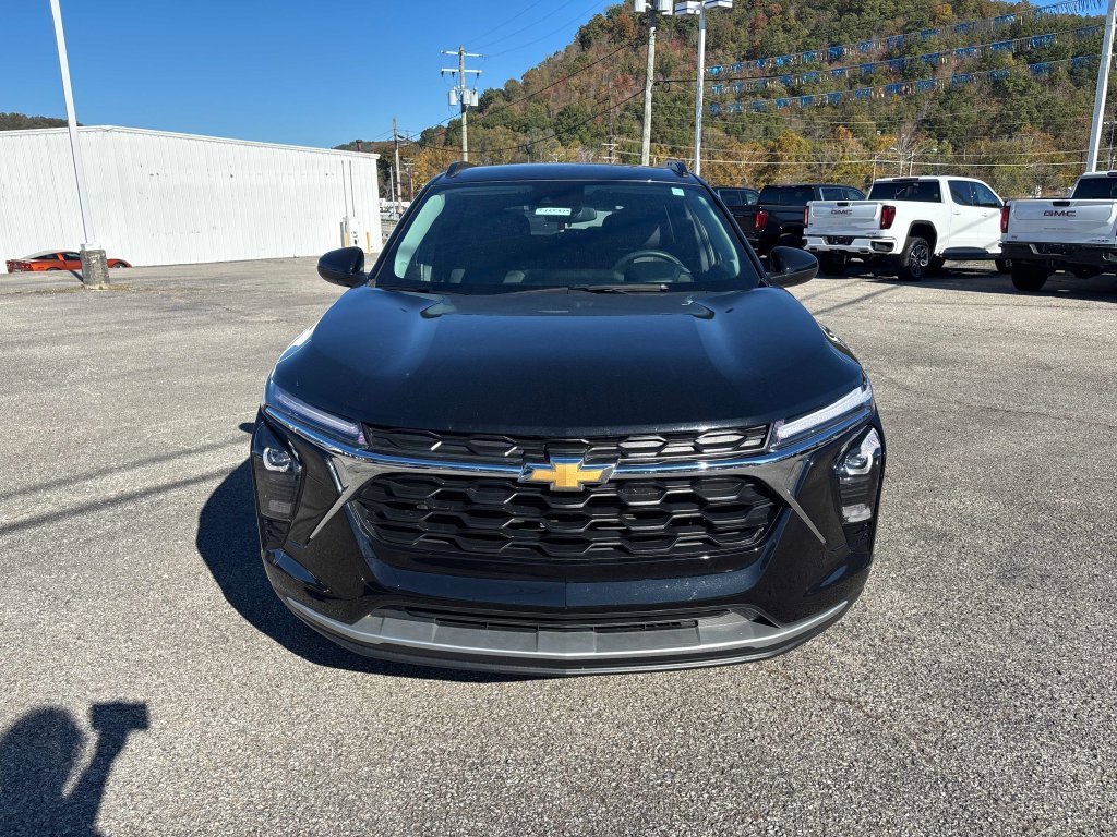 Used 2024 Chevrolet Trax LT w/ LT Convenience Package FWD image 8