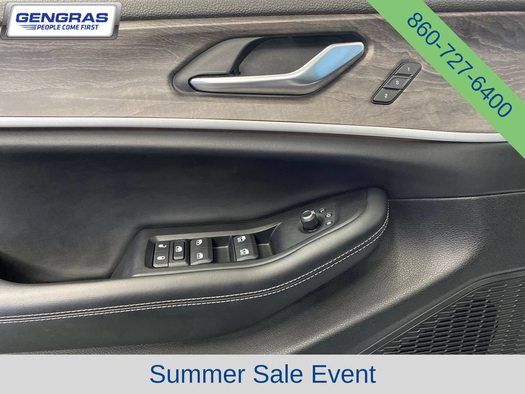 Used 2023 Jeep Grand Cherokee L Limited AWD/4WD image 12