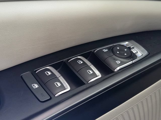 Used 2024 Kia Carnival LX FWD image 39