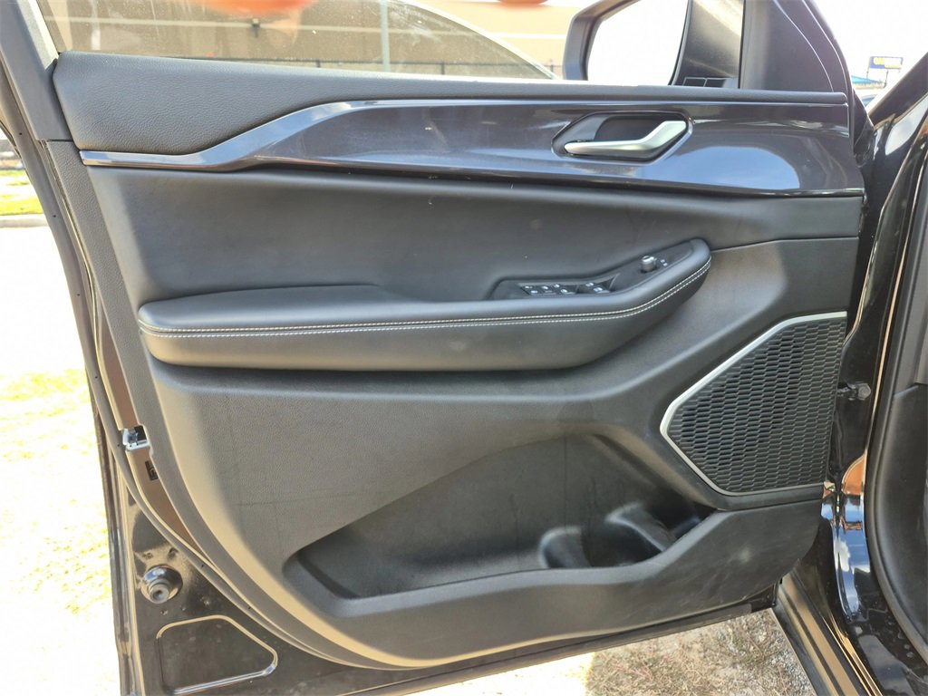 Used 2022 Jeep Grand Cherokee L Laredo w/ Luxury Tech Group I image 43