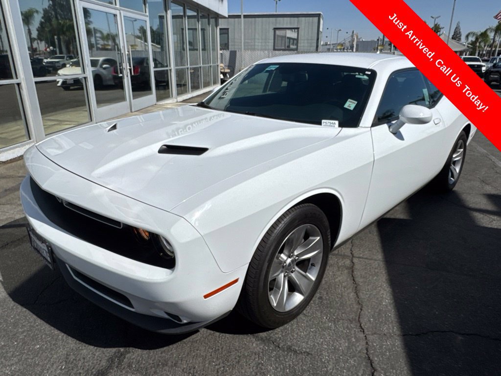 Used 2019 Dodge Challenger SXT RWD image 1