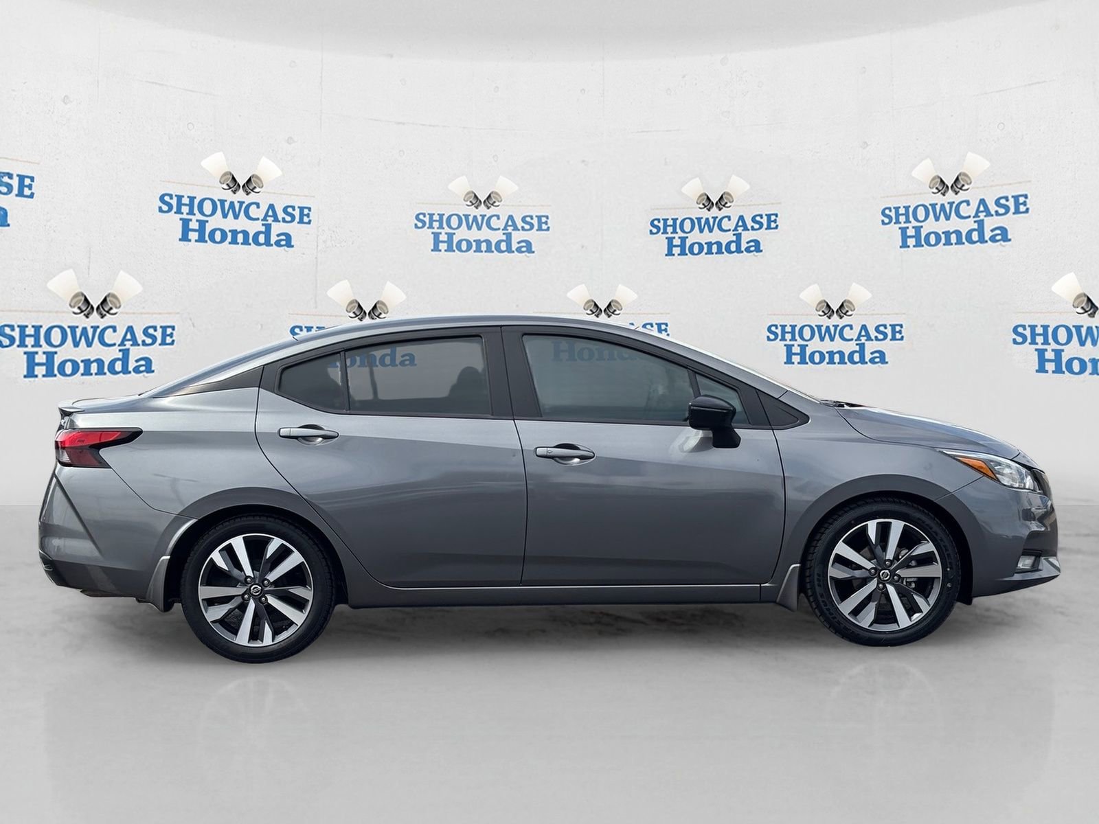 Used 2020 Nissan Versa SR w/ Convenience Package image 9