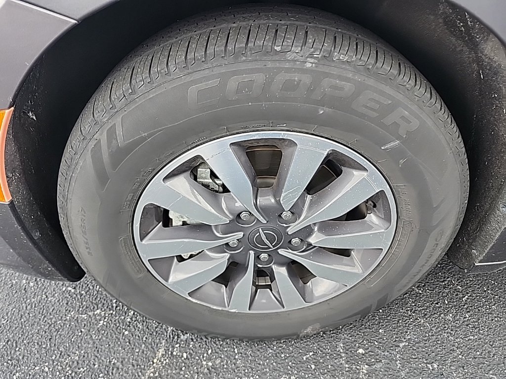 Used 2021 Chrysler Pacifica Touring FWD image 9