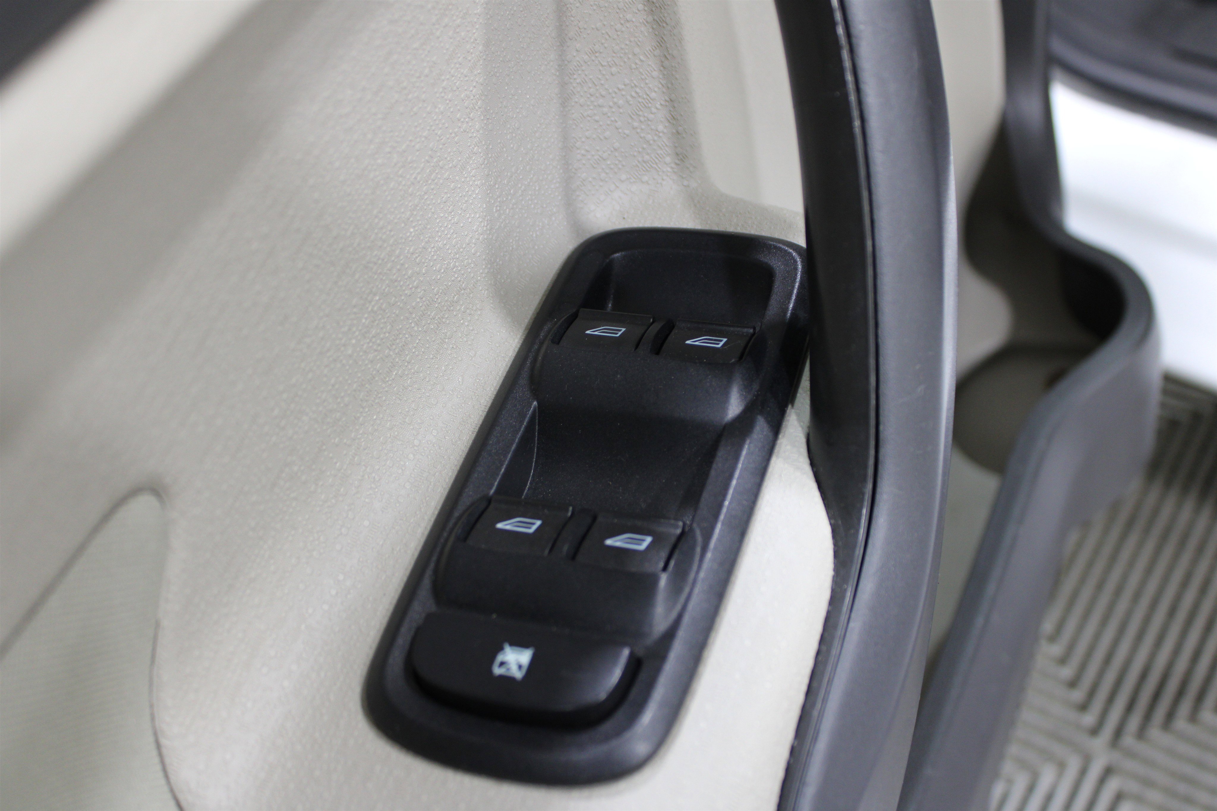 Used 2014 Ford Fiesta SE w/ Comfort Package image 7