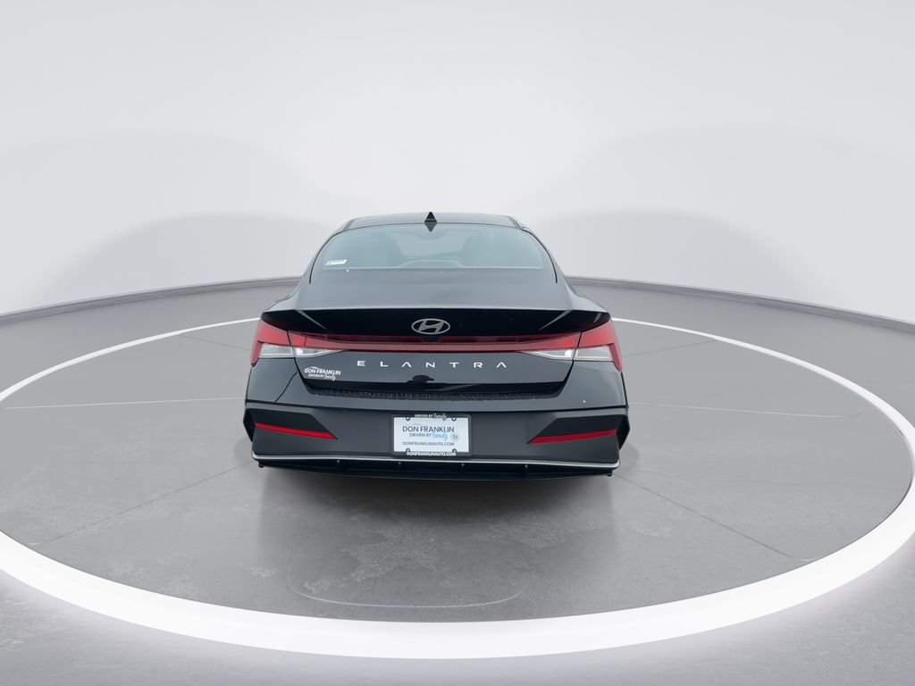 Used 2024 Hyundai Elantra SE image 7