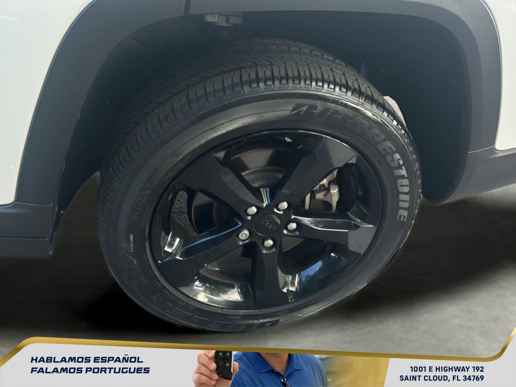 Used 2023 Jeep Grand Cherokee L Laredo image 11