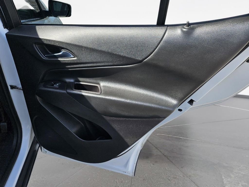 Used 2018 Chevrolet Equinox LT image 29