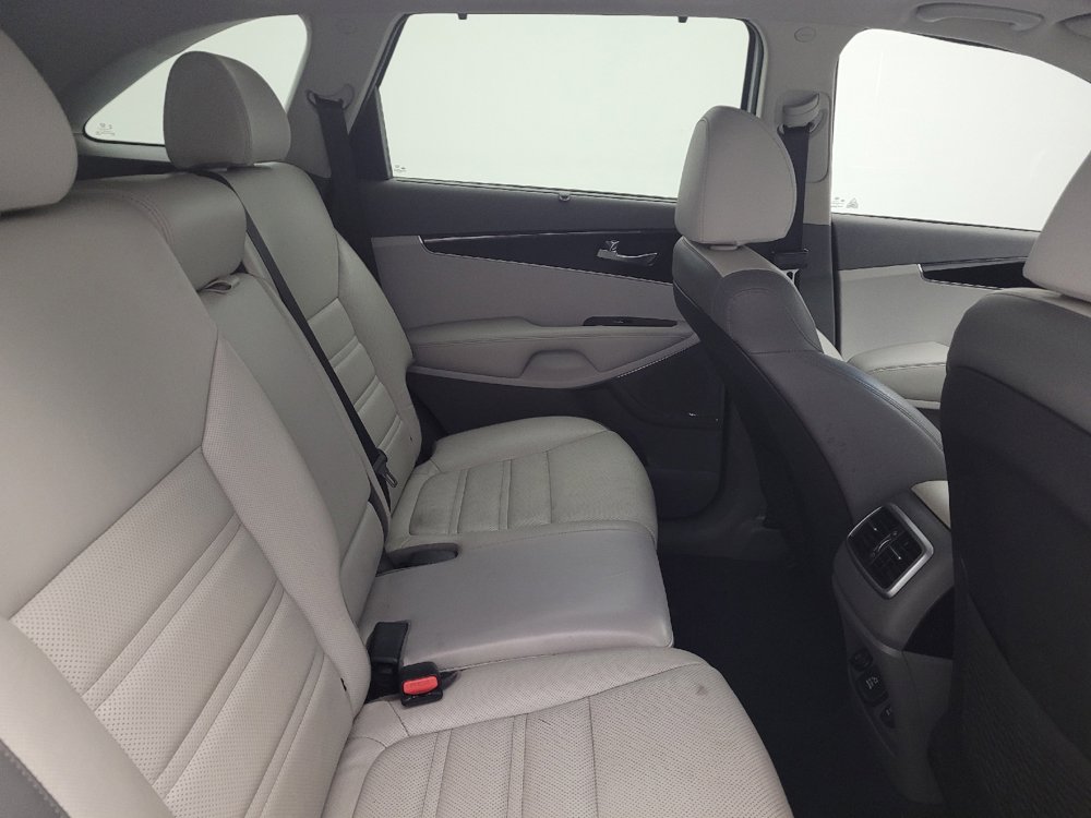 Used 2019 Kia Sorento SX FWD image 19