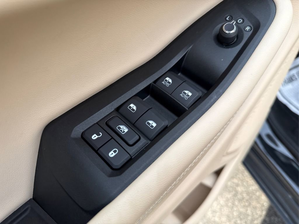 Used 2025 Jeep Grand Cherokee L Limited w/ Luxury Tech Group II image 40