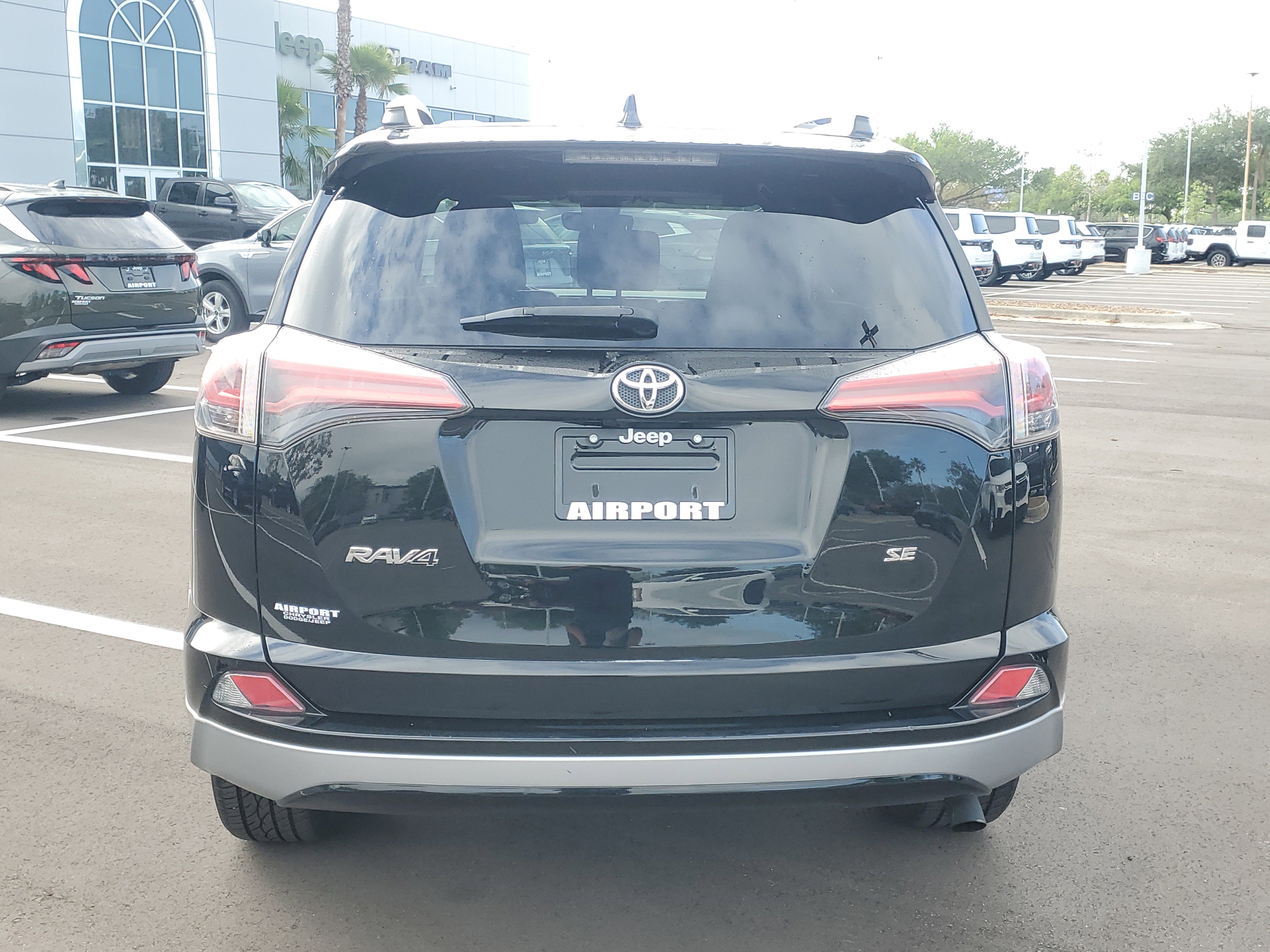 Used 2018 Toyota RAV4 SE w/ Power Extra Value Package image 6