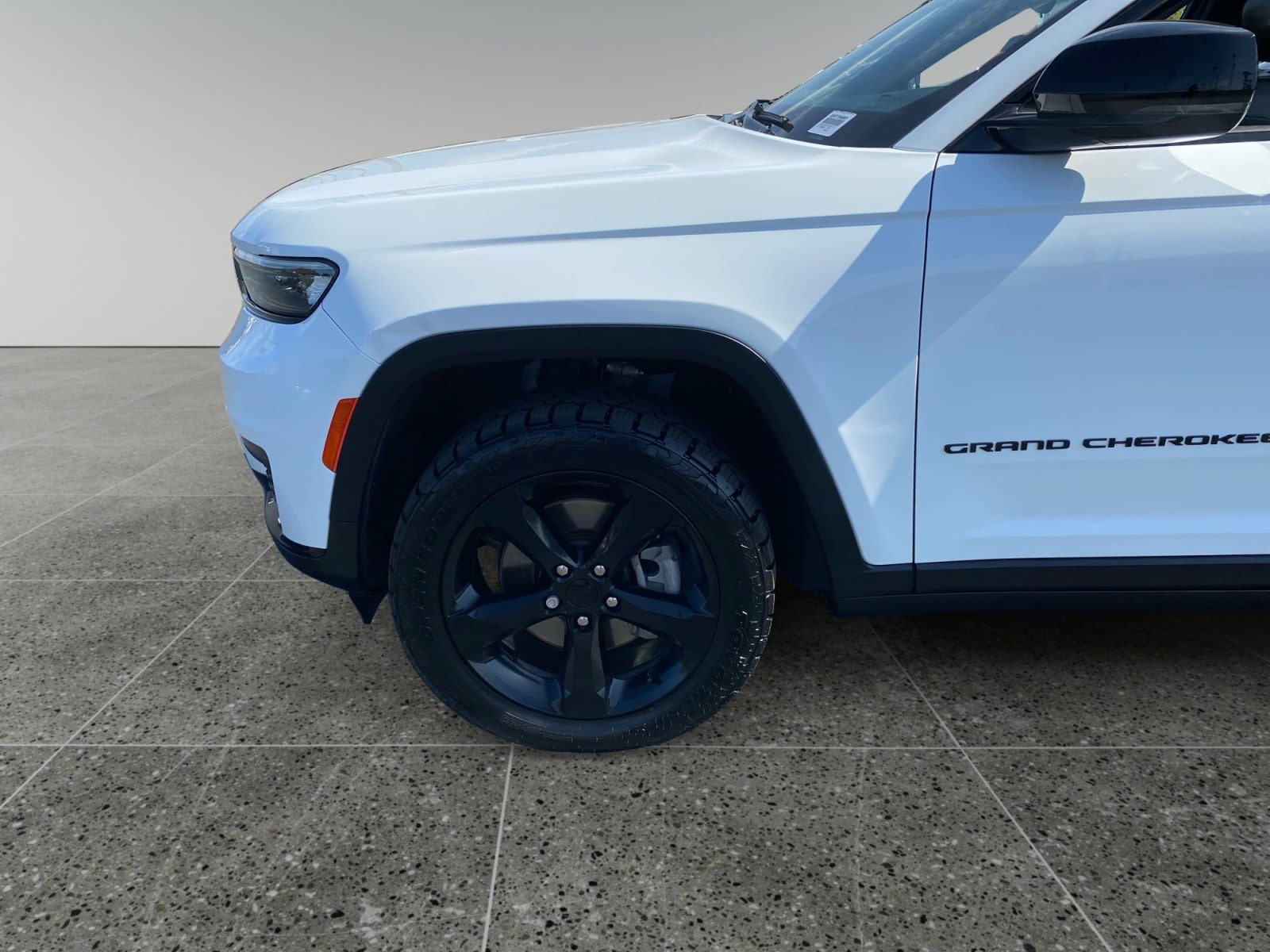 Used 2023 Jeep Grand Cherokee L Laredo AWD/4WD image 14