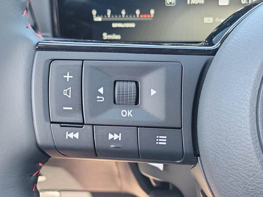 New 2026 Nissan Kicks SR w/ Interior Electronics Package FWD image 5