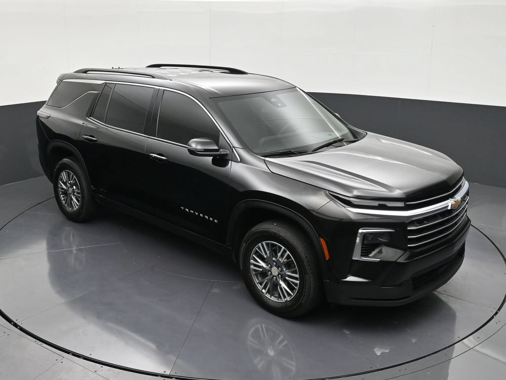 Used 2025 Chevrolet Traverse LT FWD image 18