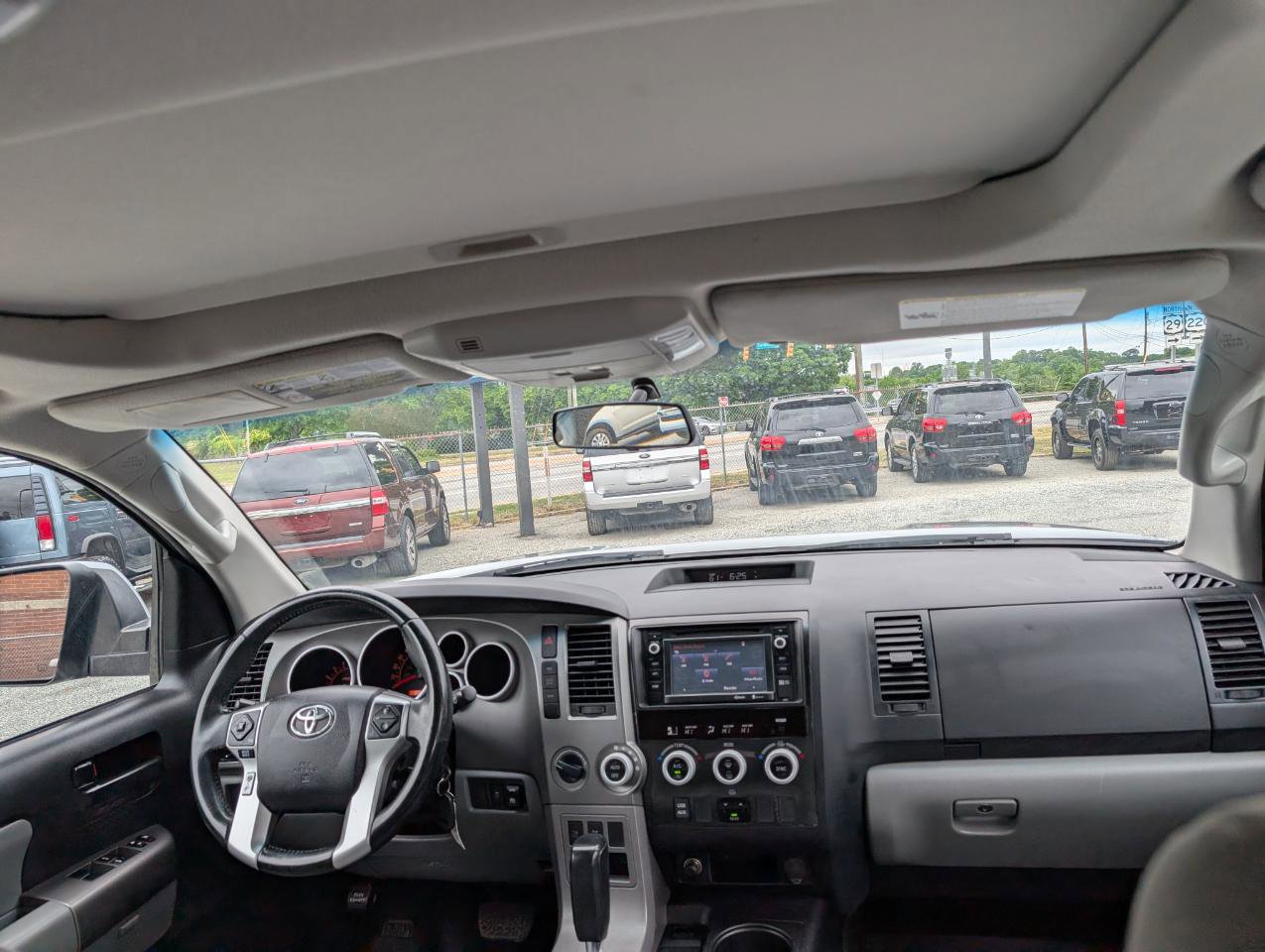 Used 2015 Toyota Sequoia SR5 AWD/4WD image 19