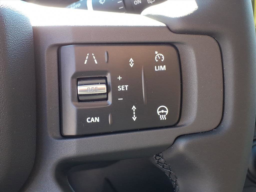 New 2026 Land Rover Defender 130 X-Dynamic SE image 15