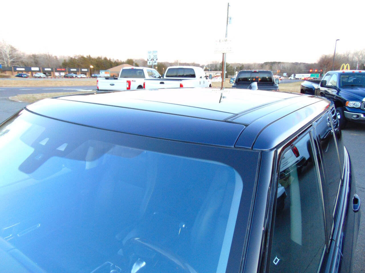 Used 2017 Land Rover Range Rover HSE image 44