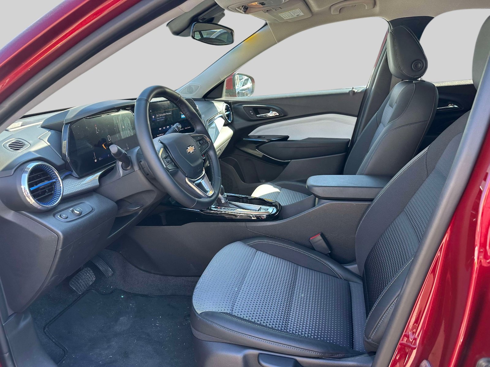 Used 2025 Chevrolet Trax LT w/ Driver Confidence Package image 14