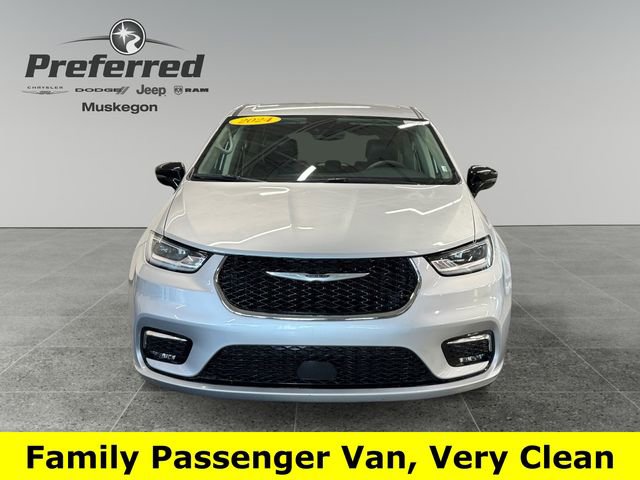 Used 2024 Chrysler Pacifica Touring-L FWD image 12
