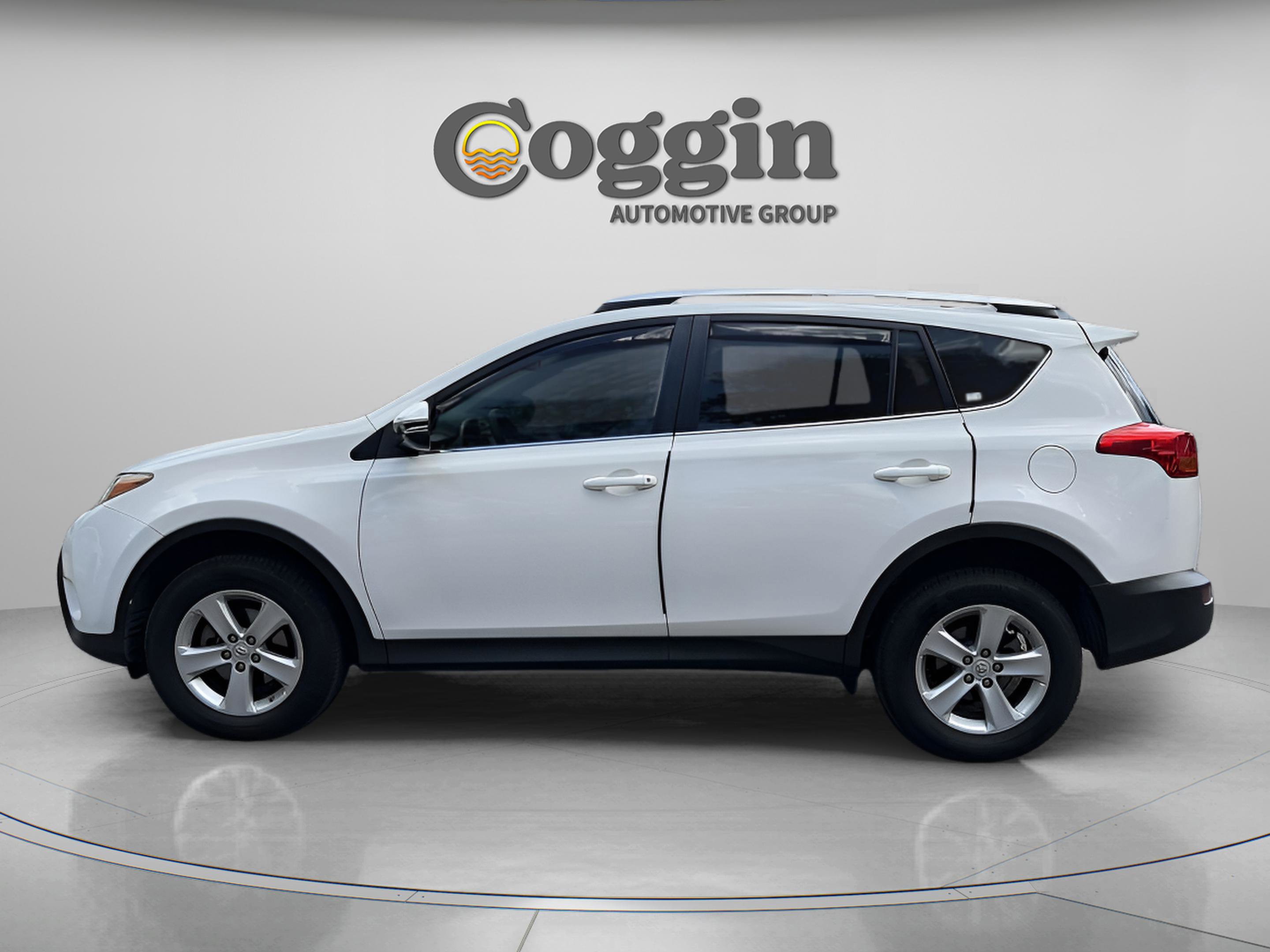 Used 2014 Toyota RAV4 XLE FWD image 2