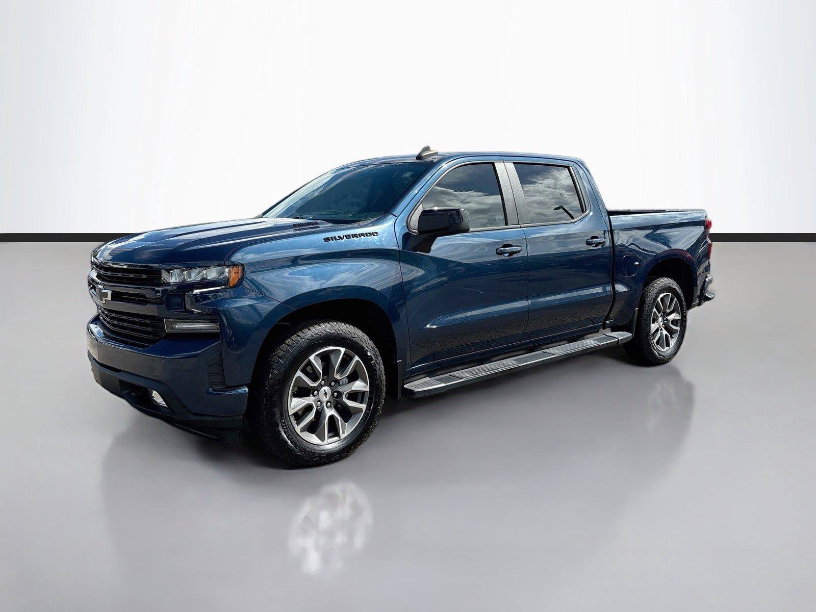 Used 2021 Chevrolet Silverado 1500 RST w/ LPO, Dark Essentials Package RWD image 3