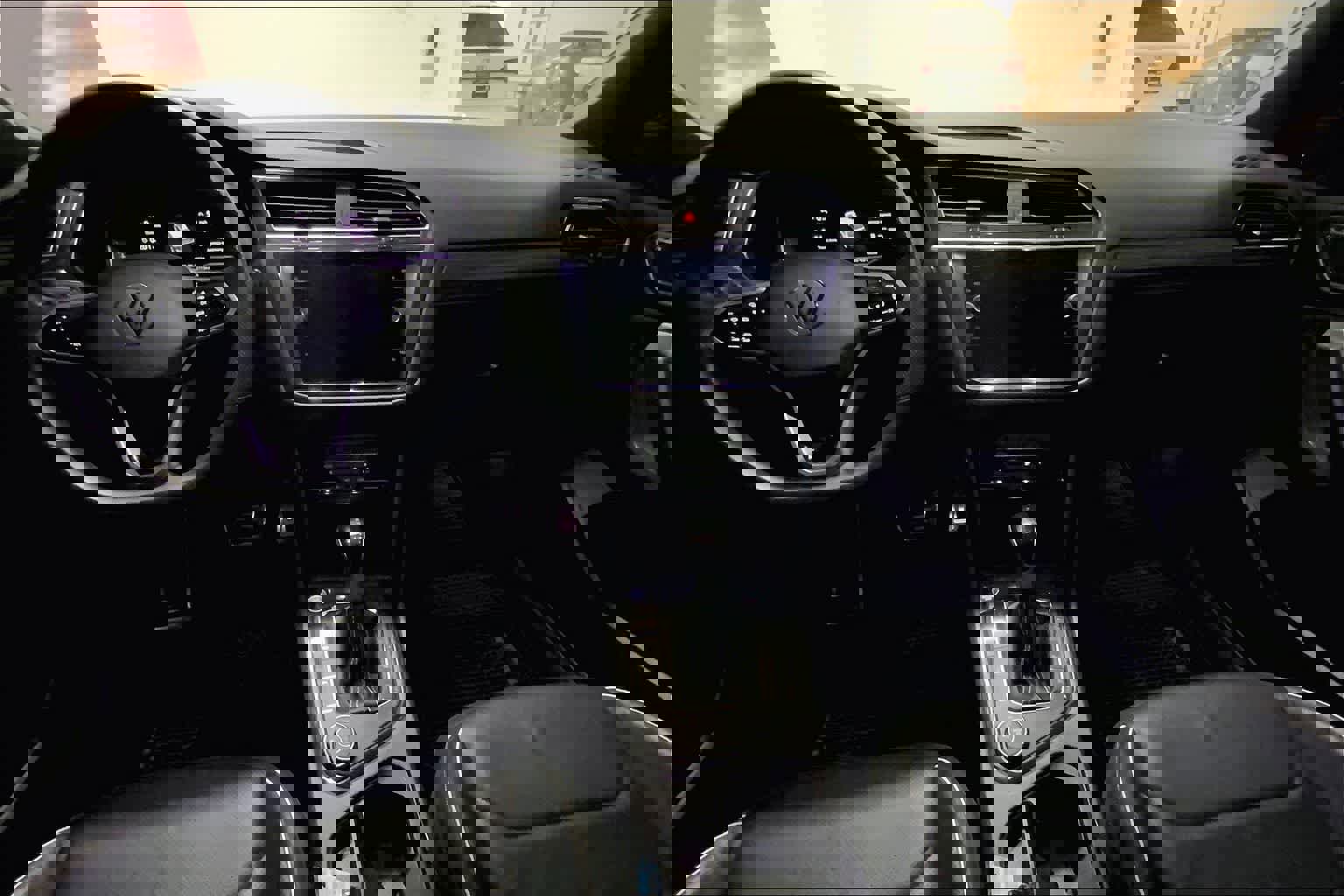 Used 2023 Volkswagen Tiguan SEL R-Line image 9